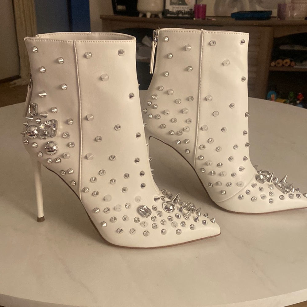 Steve Madden Viceroy Ankle Bootie. Size 7.5. Never worn.